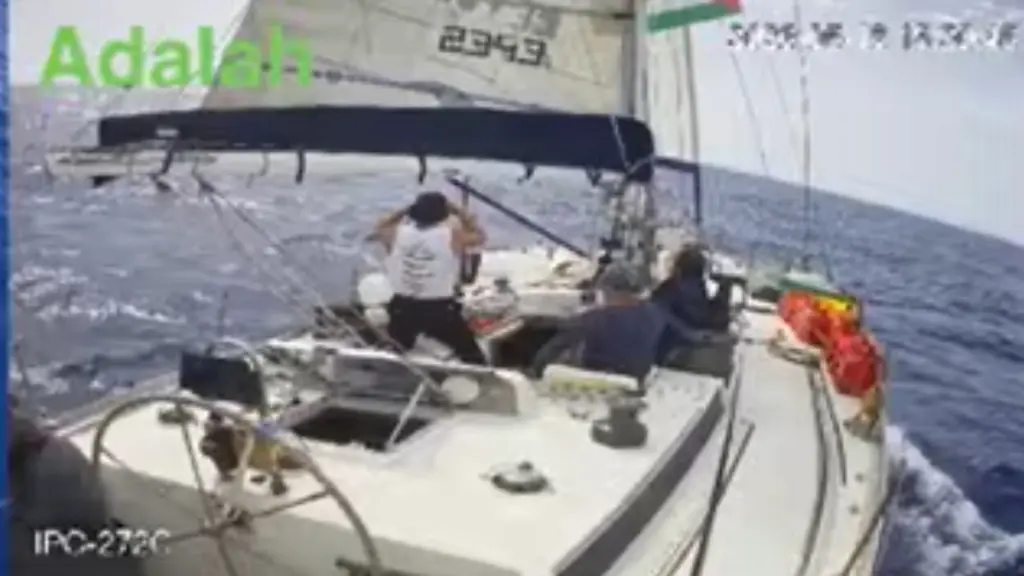 Σε εξέλιξη η αναχαίτιση του στολίσκου για τη Γάζα – Ρεσάλτο των IDF σε πλοίο (βίντεο)