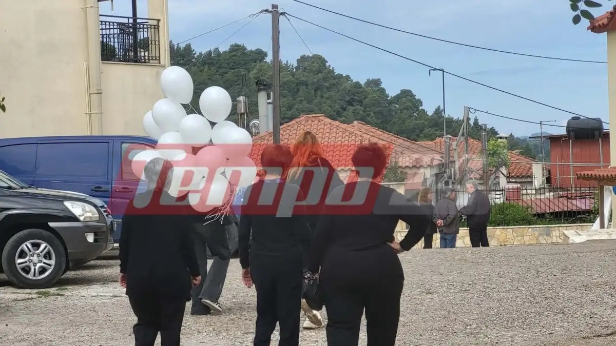 Ηλεία: Με λευκά μπαλόνια το τελευταίο “αντίο” στον 13χρονο Κωνσταντίνο που σκοτώθηκε σε τροχαίο με πατίνι (φωτογραφίες+βίντεο)