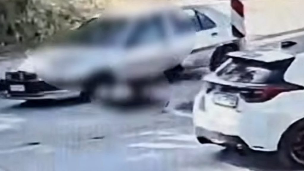 Ιωάννινα: Σοκαριστικό βίντεο με παράσυρση ανήλικης από ΙΧ – Στο νοσοκομείο με ελαφρά τραύματα