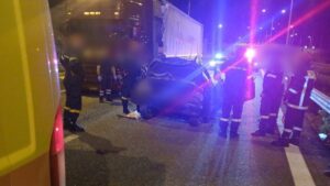 Σοβαρό τροχαίο στην Ιόνια Οδό – Απεγκλωβίστηκε χωρίς τις αισθήσεις του ένας 74χρονος, σοβαρά τραυματισμένη μια γυναίκα (Φωτογραφίες)