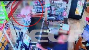Ηράκλειο: Η στιγμή που η μητέρα του τρίχρονου κοριτσιού ψάχνει ταξί – Έρευνα για τους θανάτους άλλων δύο βρεφών
