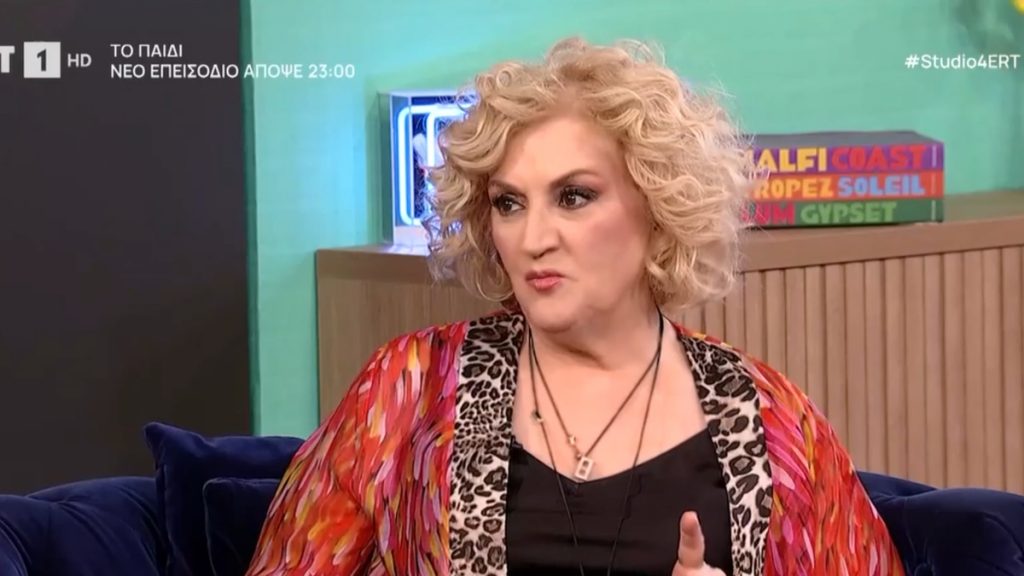 Υρώ Μανέ: Οι ανθρώπινες απογοητεύσεις και η καλλιτεχνική συνύπαρξη με την κόρη της – «Η νέα γενιά βάζει τα όριά της»