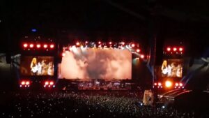 Iron Maiden: Το ΟΑΚΑ «φλέγεται» από 50.000 οπαδούς (Βίντεο)