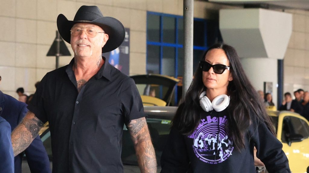 Τζέιμς Χέτφιλντ: Ο frontman των Metallica μαζί με την αρραβωνιαστικιά του στο «Ελευθέριος Βενιζέλος» (pics)