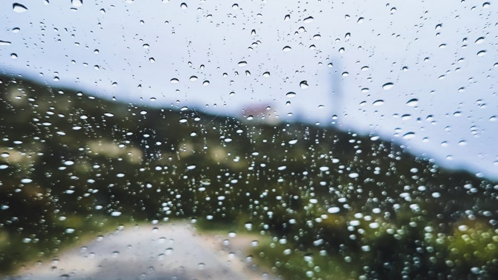 Καιρός αύριο: Βροχές και καταιγίδες σε όλη τη χώρα – H θερμοκρασία θα φτάσει τους 27 βαθμούς