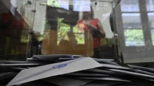Δημοσκόπηση Interview: Πάνω από το 30% η Νέα Δημοκρατία – Μάχη “στήθος με στήθος” για Τσίπρα και ΠΑΣΟΚ για την δεύτερη θέση
