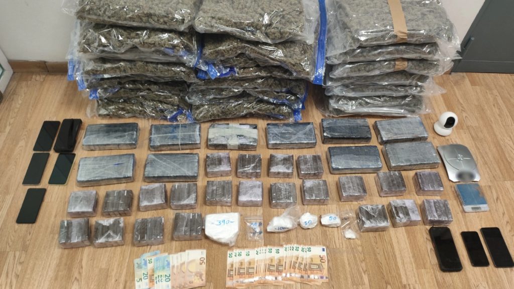 Τρεις συλλήψεις για κατοχή και διακίνηση άνω των 11 κιλών κοκαΐνης και 38 κιλών κάνναβης στην Αττική (Βίντεο)