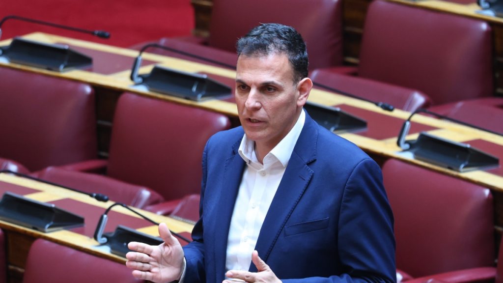 Καραμέρος για Καρυστιανού: Το κόμμα της είναι δεξιά – Χρησιμοποιεί θρησκευτικά σύμβολα για να κοντράρει Βελόπουλο και Νίκη”
