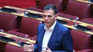 Καραμέρος για Καρυστιανού: Το κόμμα της είναι δεξιά – Χρησιμοποιεί θρησκευτικά σύμβολα για να κοντράρει Βελόπουλο και Νίκη”