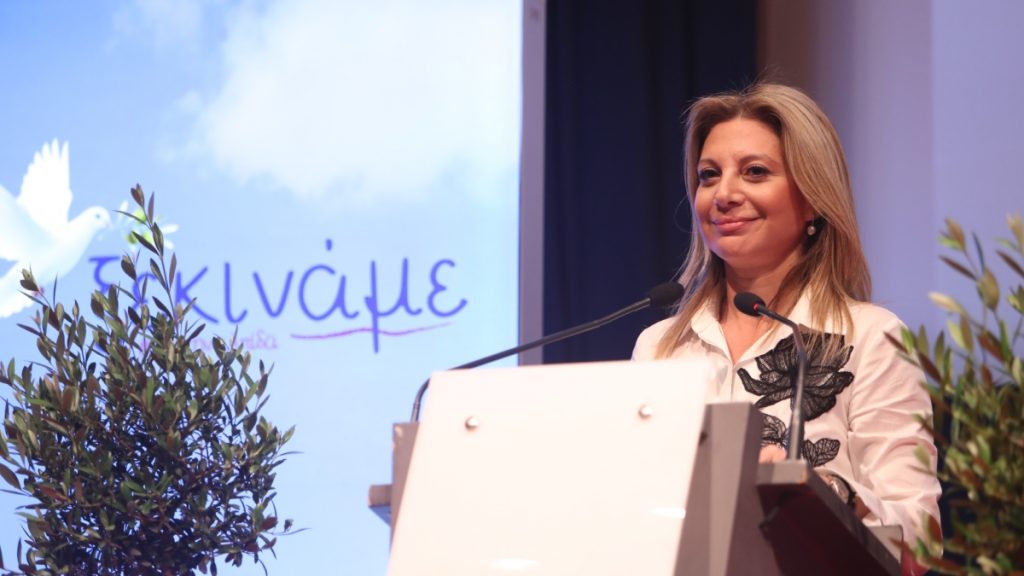 «Σήμερα γεννιέται η Ελπίδα για τη Δημοκρατία» – Τα αποκαλυπτήρια του νέου κόμματος της Μαρίας Καρυστιανού
