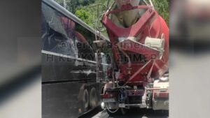 Κέρκυρα: Τουριστικό λεωφορείο με επιβάτες κρουαζιέρας συγκρούστηκε με μπετονιέρα