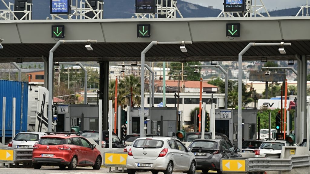 Αυξημένη κίνηση στα διόδια της Αττικής από την επιστροφή εκδρομέων της Πρωτομαγιάς – Ξεπέρασαν από νωρίς τα περσινά επίπεδα