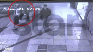 Κυψέλη: Άνδρας σε αμόκ επιτέθηκε σε μητέρα και την 8χρονη κόρη της – «Άρχισε να χτυπάει την κόρη μου, είναι επικίνδυνος»