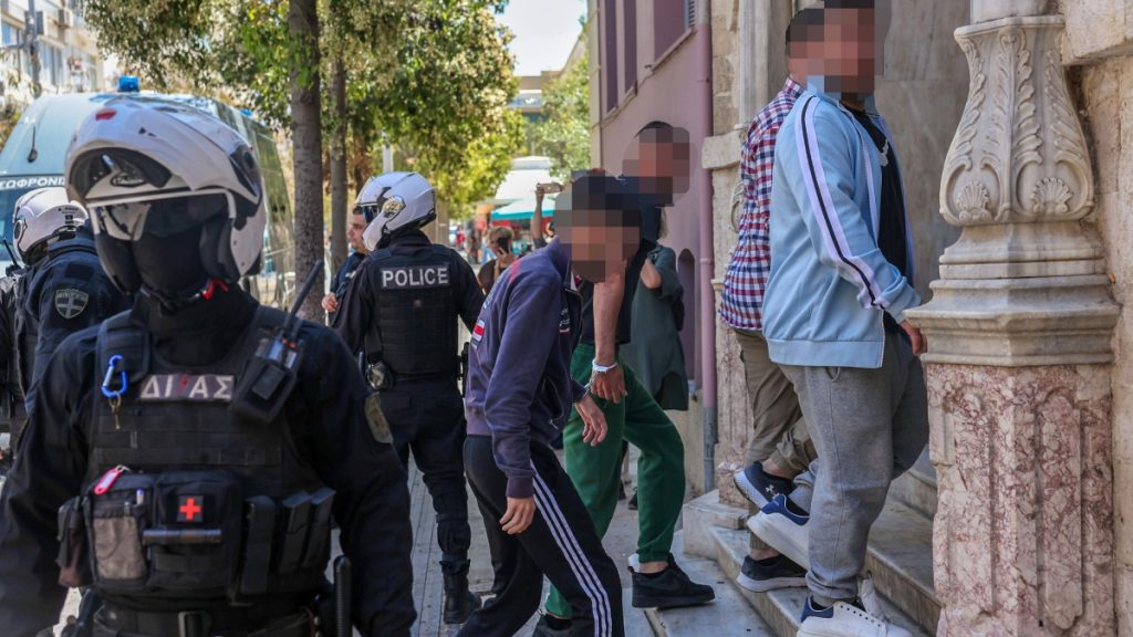Κρήτη: Τα «ghost phones», το «πενηντάρικο» και τα «πιάτα» – Έτσι δρούσαν οι δύο συμμορίες διακίνησης ναρκωτικών