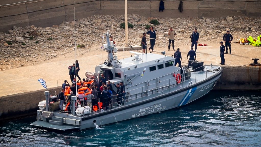 Κρήτη: Μεταφέρθηκαν με αρματαγωγό οι 175 ακτιβιστές του στολίσκου προς τη Γάζα