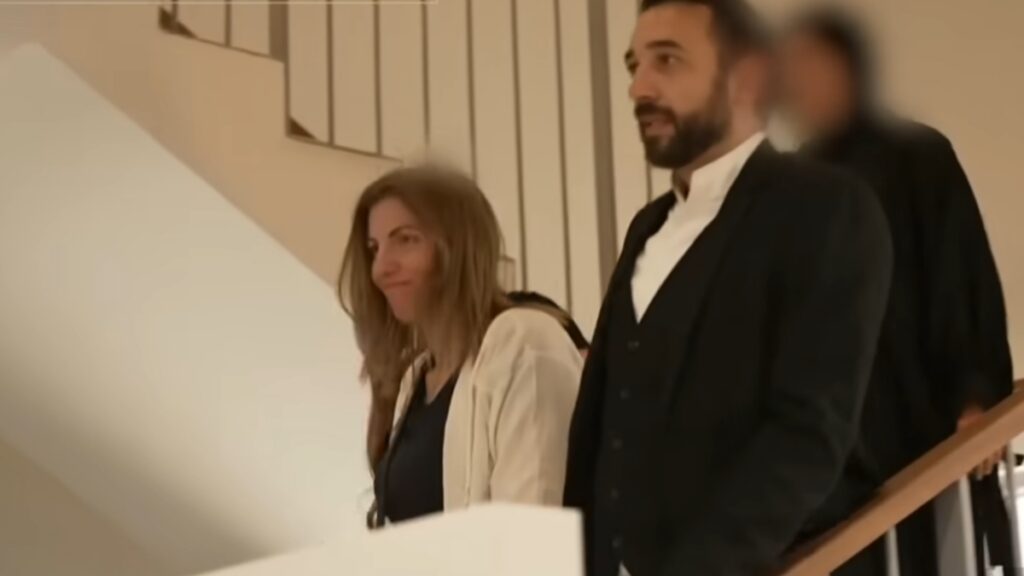 Νέα υπόθεση Πελικό στη Γαλλία: Τραπεζίτης βασάνιζε και εξέδιδε τη σύντροφό του – «Σταμάτησα να μετράω στους 487 άνδρες»