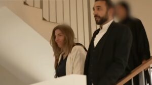Νέα υπόθεση Πελικό στη Γαλλία: Τραπεζίτης βασάνιζε και εξέδιδε τη σύντροφό του – «Σταμάτησα να μετράω στους 487 άνδρες»