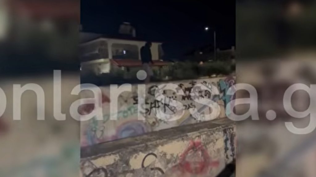 Λάρισα: Ανήλικοι πετούσαν πέτρες, μπουκάλια και νερόμπομπες σε διερχόμενα ΙΧ (βίντεο)