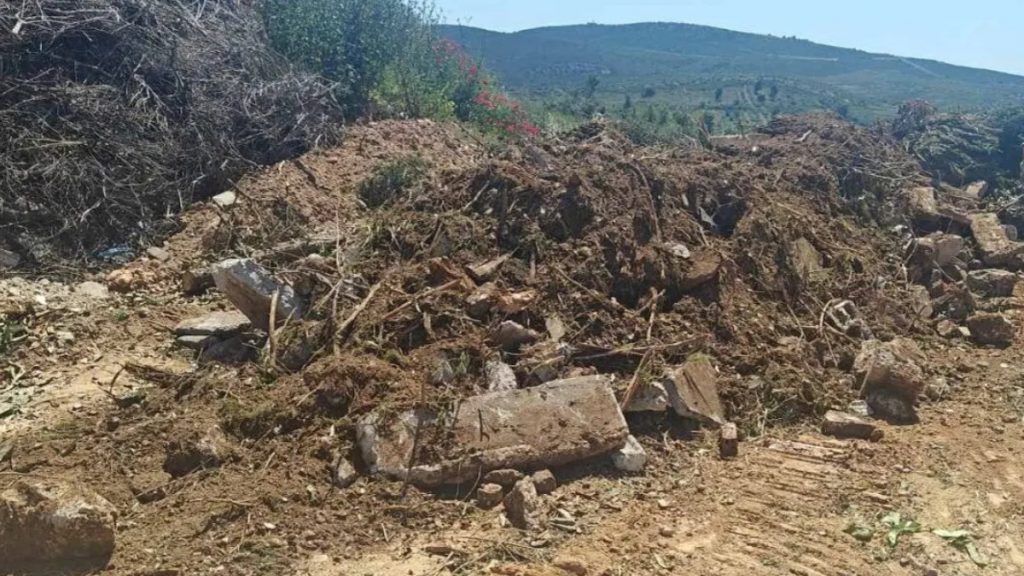 Μαραθώνας: Συνελήφθη 69χρονος που πέταξε ποσότητα Απόβλητων Εκσκαφών Κατασκευών Κατεδαφίσεων σε οικόπεδο (Φωτογραφίες)