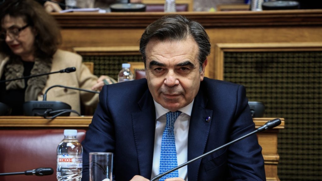 Σχοινάς: «Ακυρώνουμε τις προβληματικές δράσεις σε βιολογική μελισσοκομία και κτηνοτροφία»