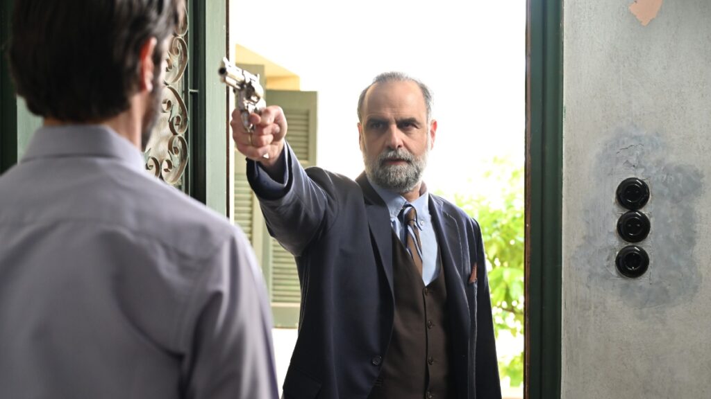 Άγιος Έρωτας – Δευτέρα (25/5): Ο Μαρκόπουλος εισβάλλει στο σπίτι του Νικόλαου και τον απειλεί με όπλο