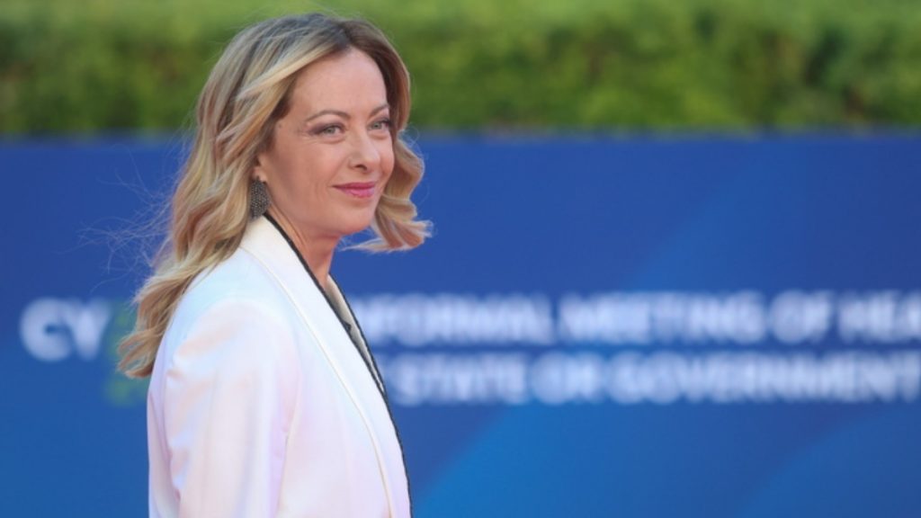 Τζόρτζια Μελόνι: Αναδημοσίευσε AI εικόνα που την δείχνει με εσώρουχα – «Σκέψου πριν τις κοινοποιήσεις»