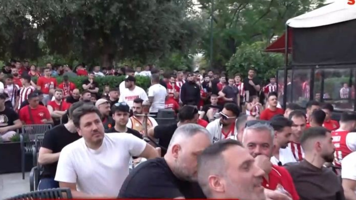 Στους δρόμους του Πειραιά οι φίλαθλοι του Ολυμπιακού για τον τελικό της Euroleague με την Ρεάλ Μαδρίτης (Βίντεο)