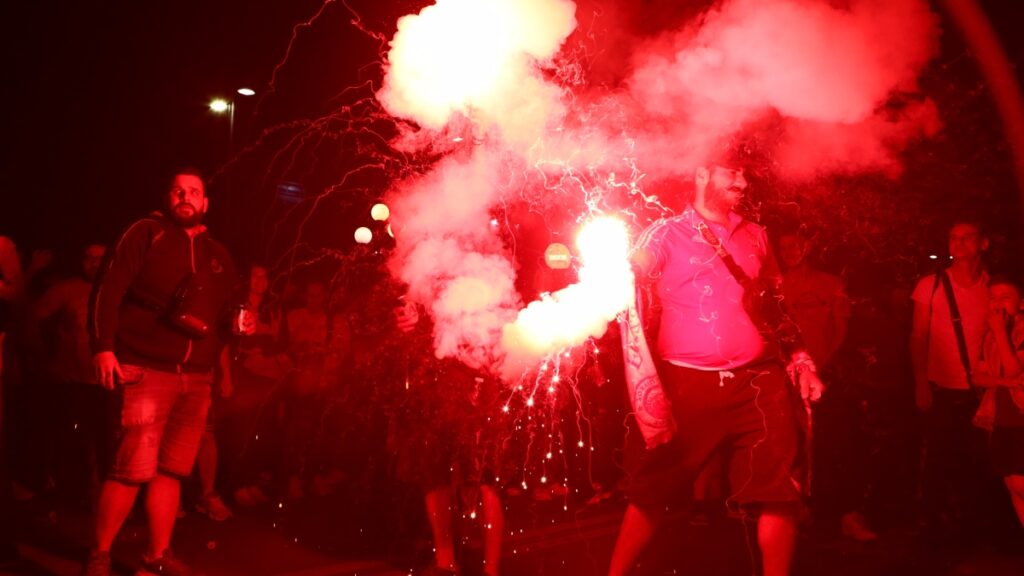 Ολυμπιακός: Ξέφρενοι πανηγυρισμοί σε όλη τη χώρα για την κατάκτηση της Euroleague (Εικόνες)