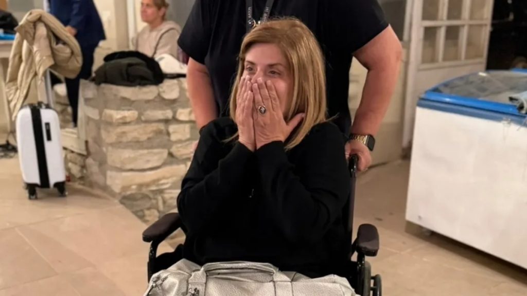 Βάσια Παναγοπούλου: Με αμαξίδιο στο τελευταίο γύρισμα της “Γης της Ελιάς” μετά το ατύχημά που είχε (pics)