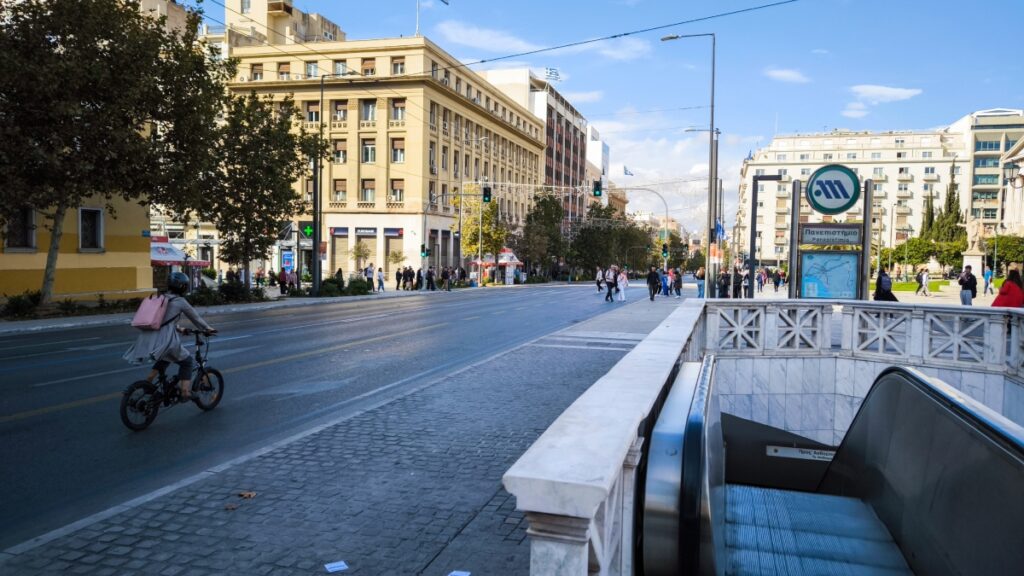 Κυκλοφοριακό κομφούζιο στο κέντρο της Αθήνας – Πού έχει διακοπεί η κυκλοφορία λόγω θραύσης αγωγού