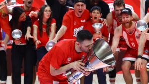 Η συγκινητική αφιέρωση του Παπανικολάου στην Κανέλα μετά την κατάκτηση της Euroleague