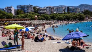 Στο «κόκκινο» το θερμόμετρο την Κυριακή 7/6 – Ξεπέρασε τους 37°C η μέγιστη θερμοκρασία στη χώρα