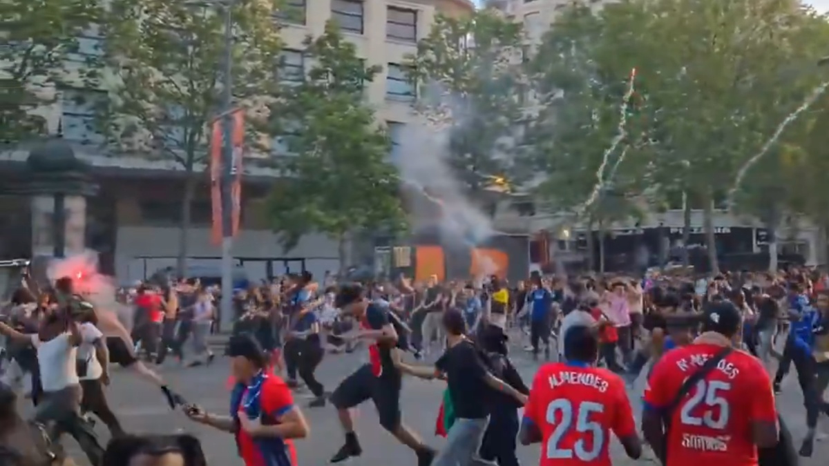 Ο θλιβερός απολογισμός από τα επεισόδια στο Παρίσι: Ένας νεκρός  –  Πάνω από 200 πολίτες και αστυνομικοί τραυματίστηκαν