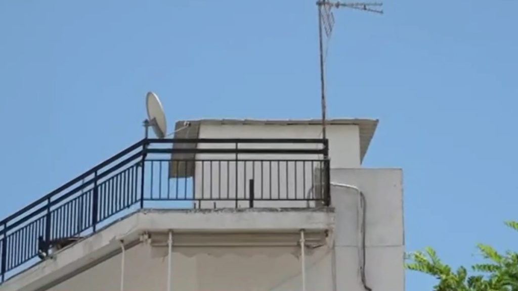 Περιστέρι: «Δεν είναι αυτός ο μόνιμος τρόπος ζωής μας – Οι ακαθαρσίες οφείλονταν σε περιστατικό ασθένειας» είπε ο πατέρας – Έγκυος στο 7ο παιδί η μητέρα