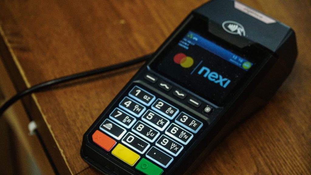 Μειώθηκαν τα περιστατικά απάτης με κάρτες, POS και ATM