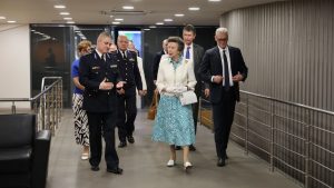 Η πριγκίπισσα Άννα επισκέφθηκε το υπουργείο Κλιματικής Κρίσης και Πολιτικής Προστασίας (Εικόνες)
