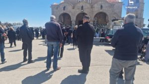 Ρόδος: Θρήνος στην κηδεία της μητέρας και της κόρης που σκοτώθηκαν στο τραγικό τροχαίο στη Λίνδο (βίντεο)