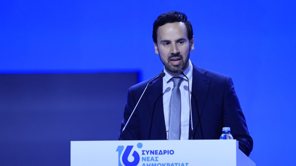 Ρωμανός από το Συνέδριο της ΝΔ: “Εδώ και 52 χρόνια, η παράταξη βελτιώνει τη ζωή των πολιτών”