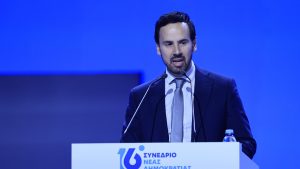 Ρωμανός από το Συνέδριο της ΝΔ: “Εδώ και 52 χρόνια, η παράταξη βελτιώνει τη ζωή των πολιτών”