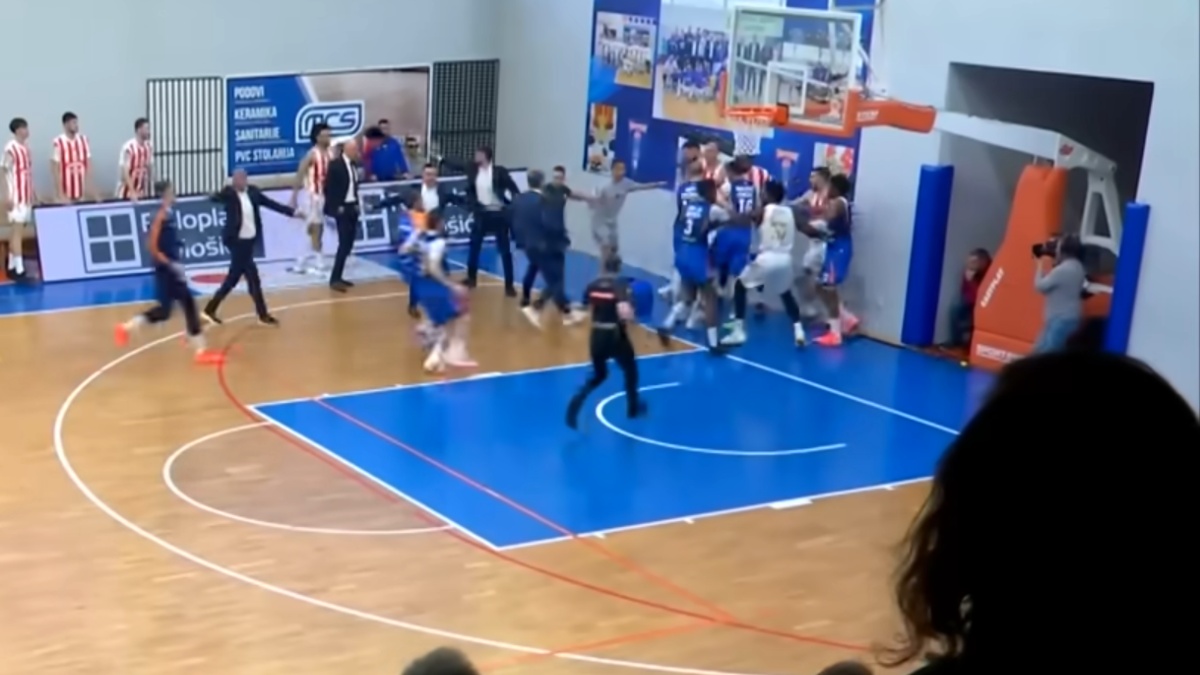 Χάος μετά από αδιανόητη “κλοτσοπατινάδα” μεταξύ του Κάλινιτς του Ερυθρού Αστέρα και αντιπάλου του στην Σερβία