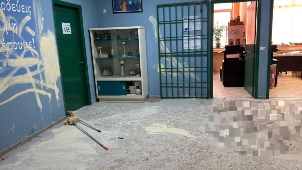 Αργυρούπολη: Εικόνες απόλυτης καταστροφής στο 1ο Λύκειο από επιδρομή βανδάλων – «Παλεύουμε με το τέρας», λέει ο Δήμαρχος