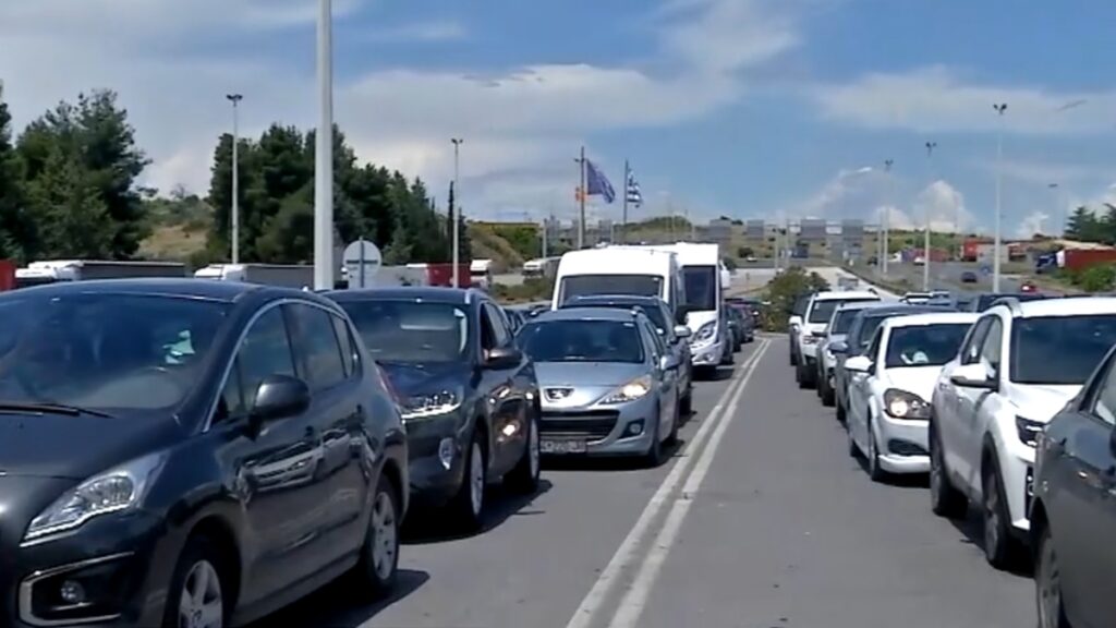 «Έμφραγμα» στο Τελωνείο Ευζώνων: Ουρές και καθυστερήσεις 5 ωρών λόγω του νέου συστήματος ψηφιακών ελέγχων