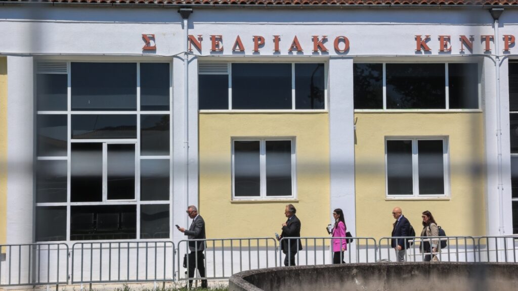 Συνεχίζεται σήμερα η δίκη για τα Τέμπη με τις ενστάσεις για την υποστήριξη της κατηγορίας – Οι αλλαγές στην αίθουσα