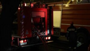 Φωτιά στον αύλειο χώρο επιχείρησης στη Θεσσαλονίκη