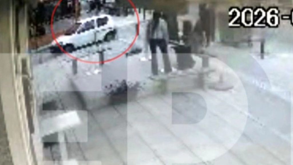 Άγρια επίθεση σε 22χρονο στην Θεσσαλονίκη: Τον χτυπούσαν και τον τραβούσαν βίντεο