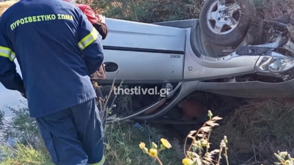 Θεσσαλονίκη: Οδηγός εγκλωβίστηκε μετά από ανατροπή αυτοκινήτου στο Καλοχώρι