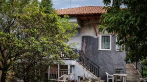 Θεσσαλονίκη: Ποινική δίωξη για ανθρωποκτονία με δόλο στον 30χρονο που σκότωσε με κατσαβίδι τον πατέρα του στο Τριάδι