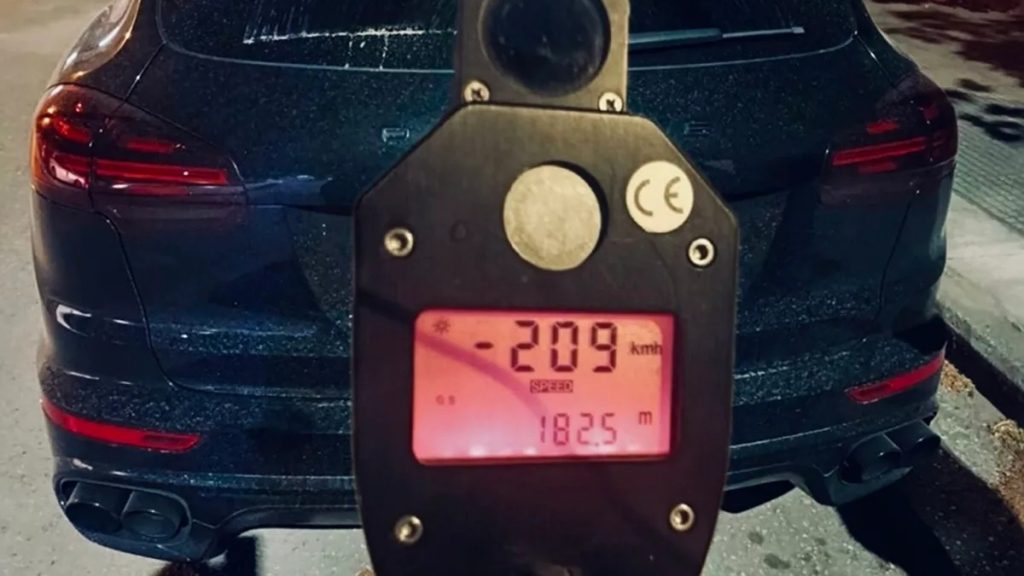 Θεσσαλονίκη: Συνελήφθη 30χρονος που έτρεχε με 209 χλμ/ώρα στον περιφερειακό