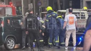 Σοβαρό τροχαίο στην Πατησίων μεταξύ οχημάτων με δυο τραυματίες – Προσπάθειες για τον απεγκλωβισμό ενός οδηγού (Βίντεο)
