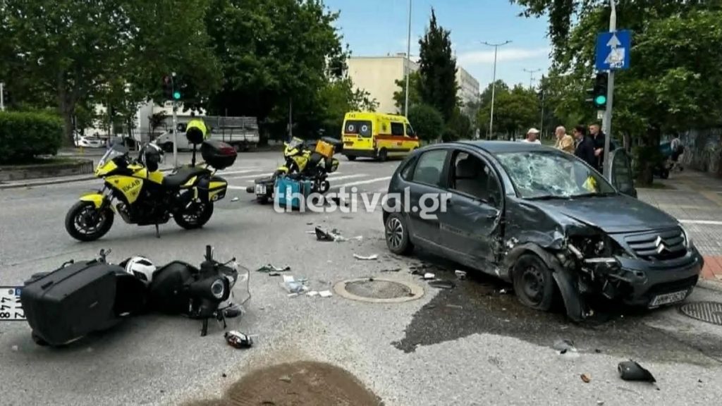 Θεσσαλονίκη: ΙΧ συγκρούστηκε με δύο μηχανές – Σοβαρά τραυματισμένοι οι δύο αναβάτες